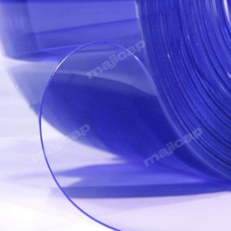 Gros plan d'un rouleau de lanières PVC souple transparente format 200x2